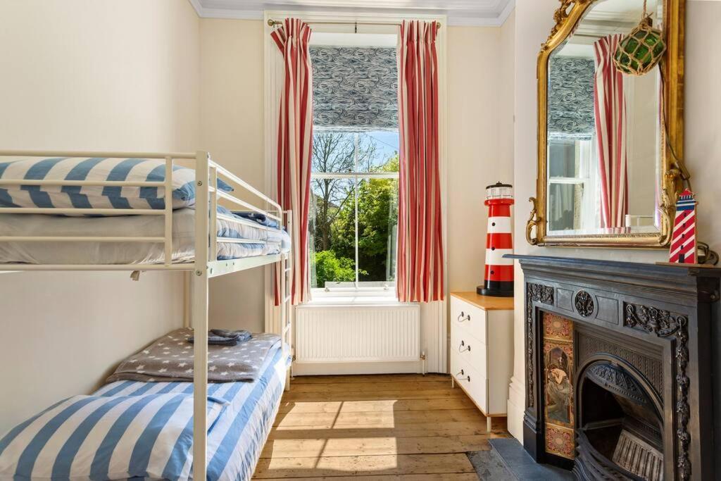 Luxurious Victorian, A Few Minutes From The Beach - Sleeps 2 Adults And Up To 3 Children Lägenhet St Leonards-on-Sea Exteriör bild