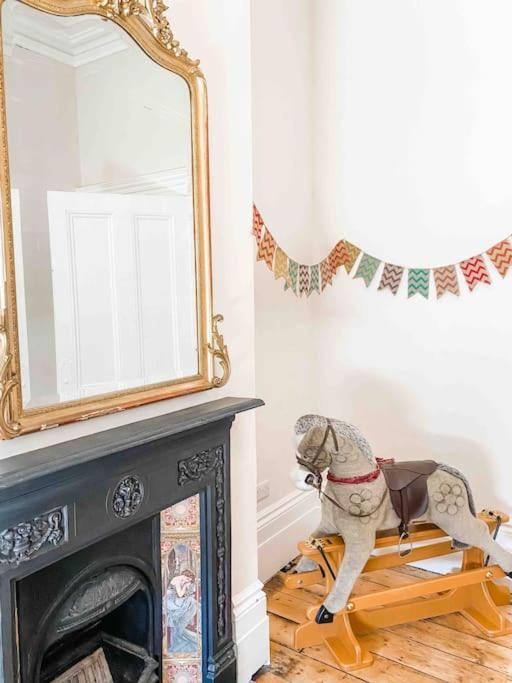 Luxurious Victorian, A Few Minutes From The Beach - Sleeps 2 Adults And Up To 3 Children Lägenhet St Leonards-on-Sea Exteriör bild