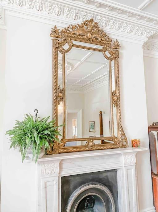 Luxurious Victorian, A Few Minutes From The Beach - Sleeps 2 Adults And Up To 3 Children Lägenhet St Leonards-on-Sea Exteriör bild