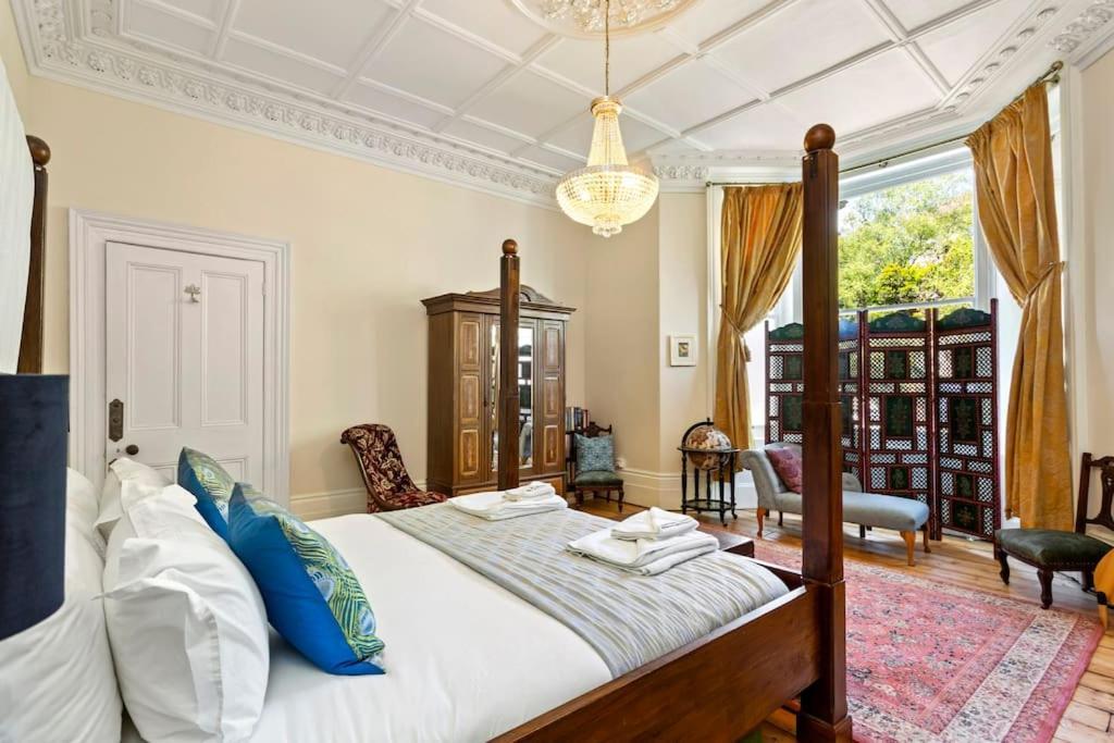 Luxurious Victorian, A Few Minutes From The Beach - Sleeps 2 Adults And Up To 3 Children Lägenhet St Leonards-on-Sea Exteriör bild