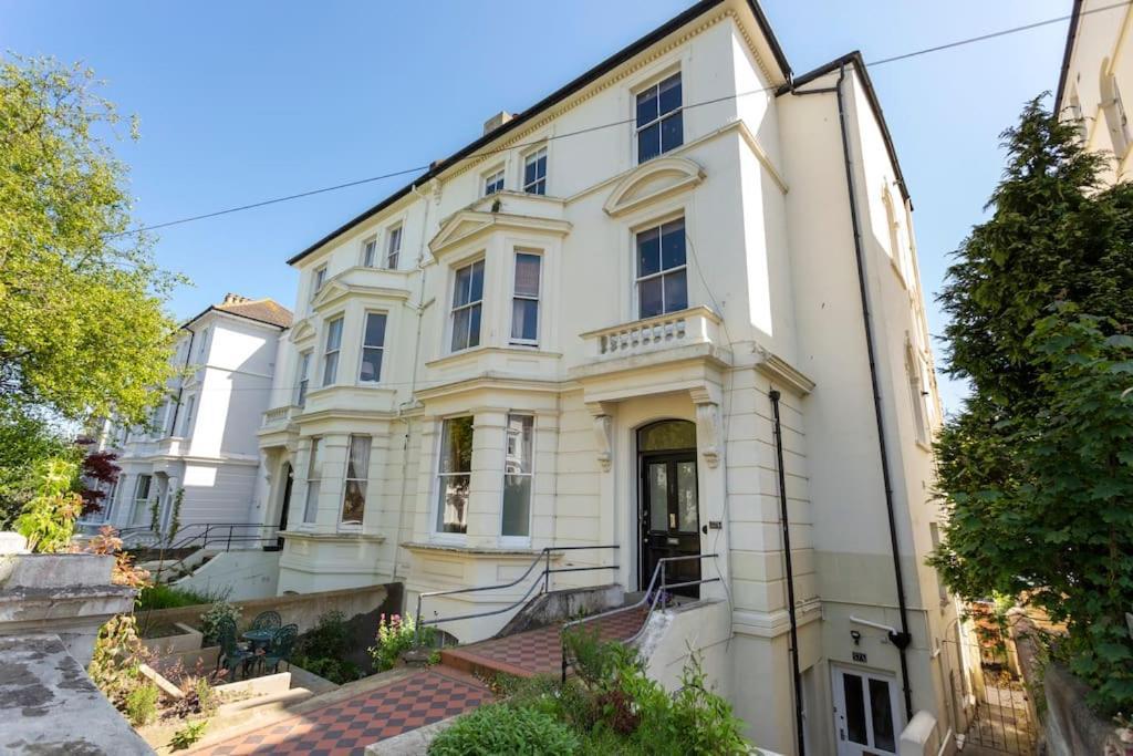 Luxurious Victorian, A Few Minutes From The Beach - Sleeps 2 Adults And Up To 3 Children Lägenhet St Leonards-on-Sea Exteriör bild