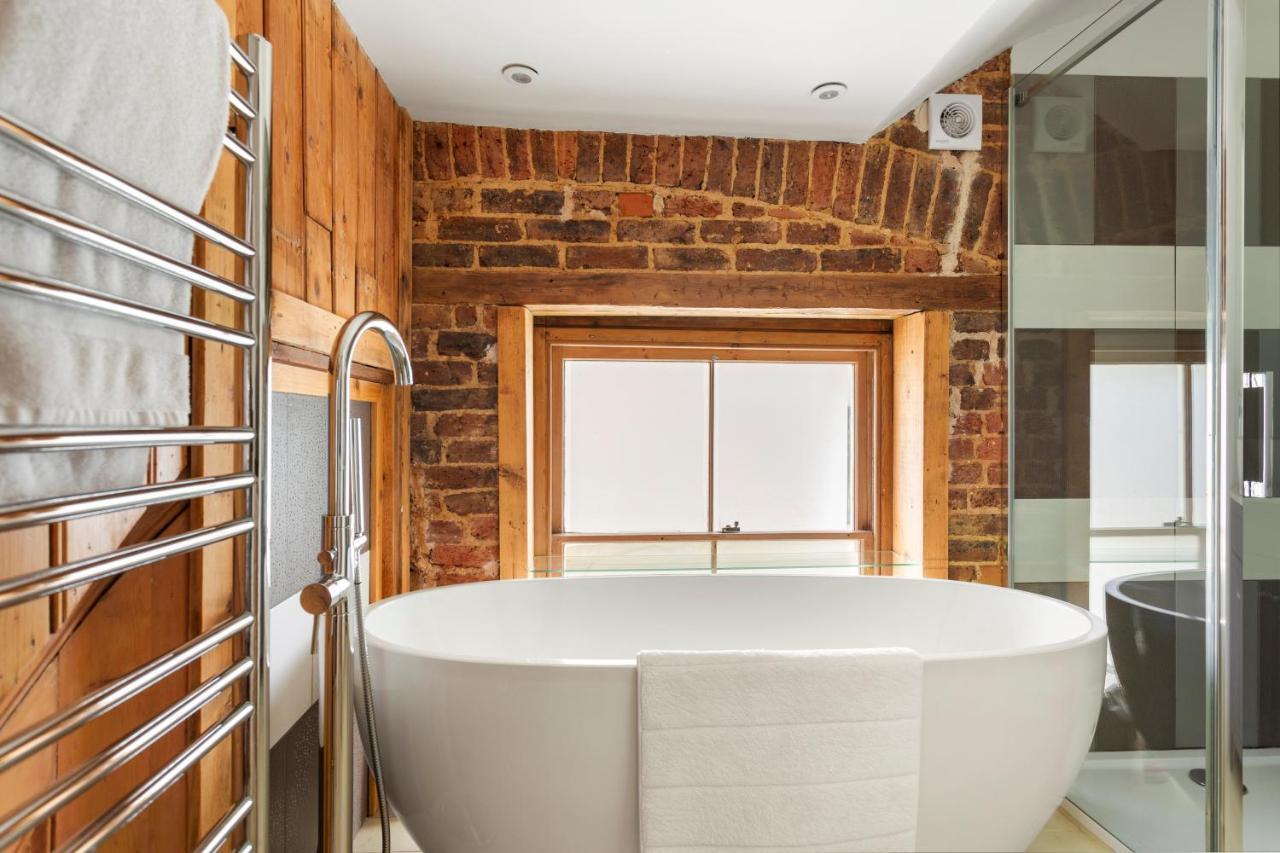 Luxurious Victorian, A Few Minutes From The Beach - Sleeps 2 Adults And Up To 3 Children Lägenhet St Leonards-on-Sea Exteriör bild